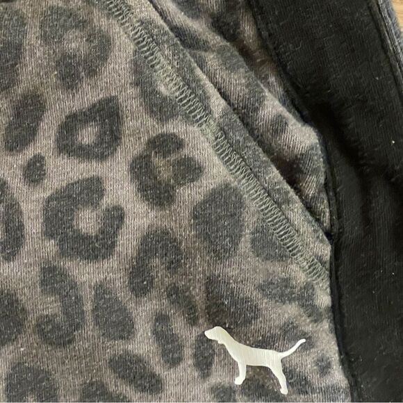Victoria’s Secret Pink Leopard Thick Fleece Joggers Gray Black White Size Medium - Picture 7 of 14